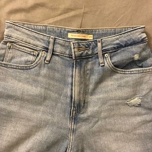 Never worn Levi’s skinny jeans